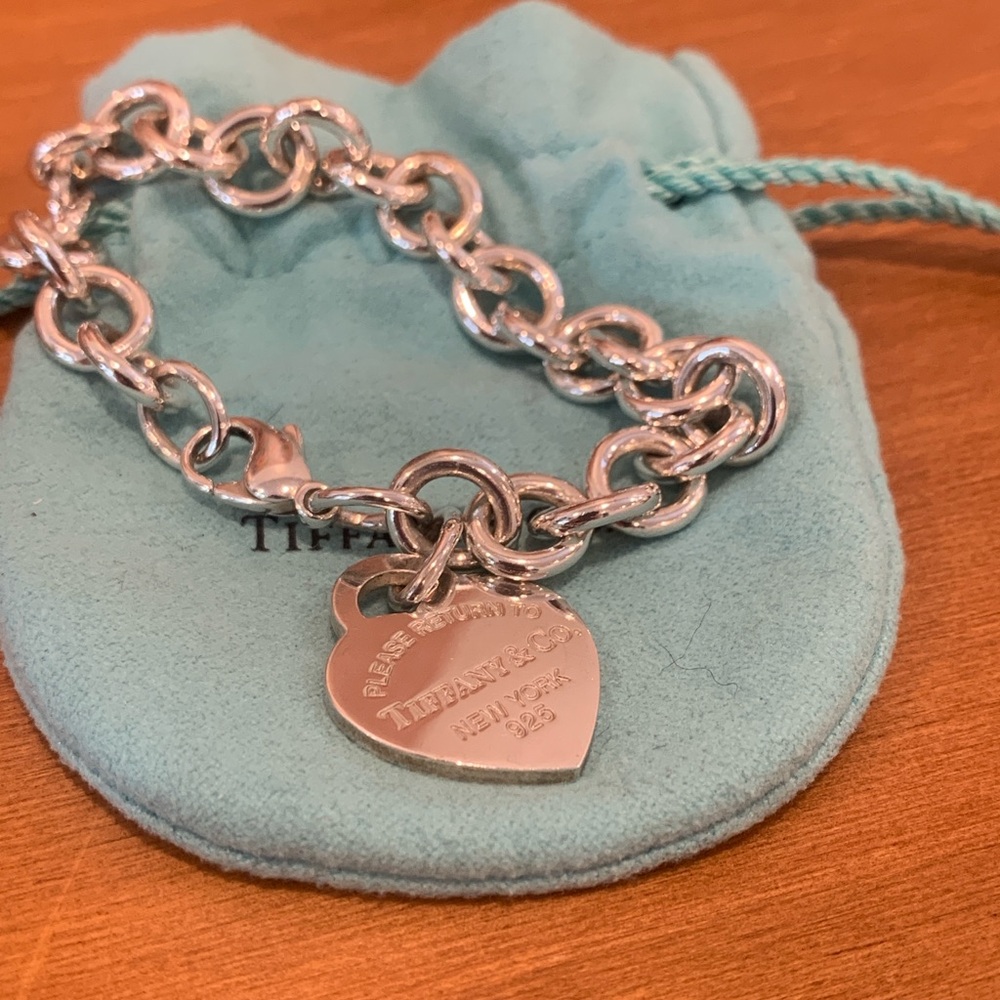 Tiffany & Co. “Return to Tiffany” silver heart charm bracelet